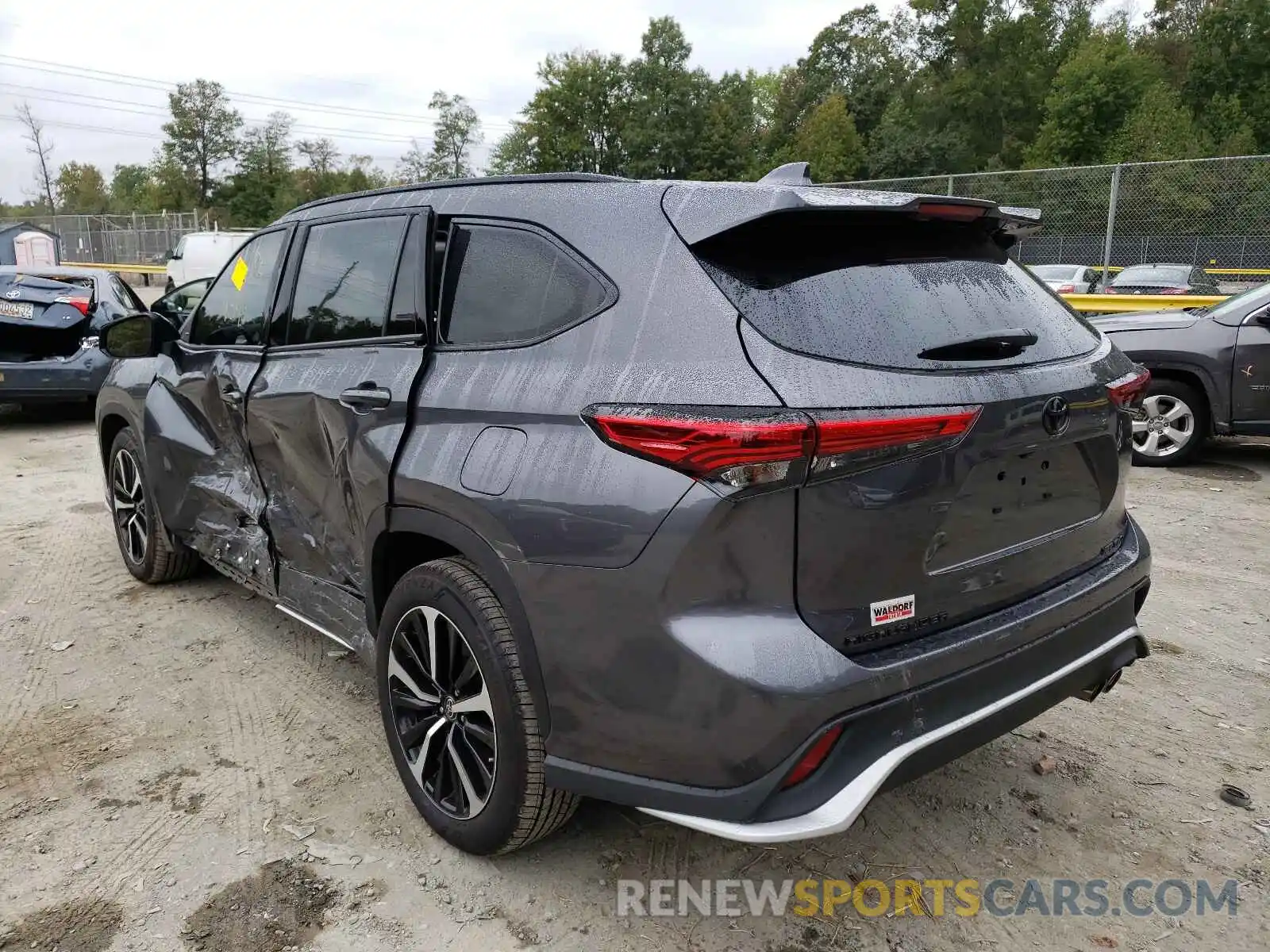 3 Photograph of a damaged car 5TDJZRBH9MS117158 TOYOTA HIGHLANDER 2021