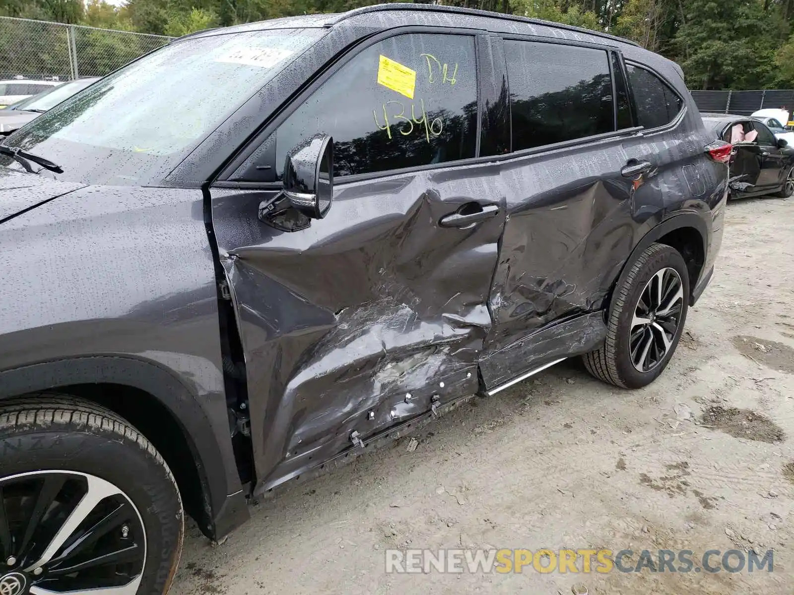 9 Photograph of a damaged car 5TDJZRBH9MS117158 TOYOTA HIGHLANDER 2021