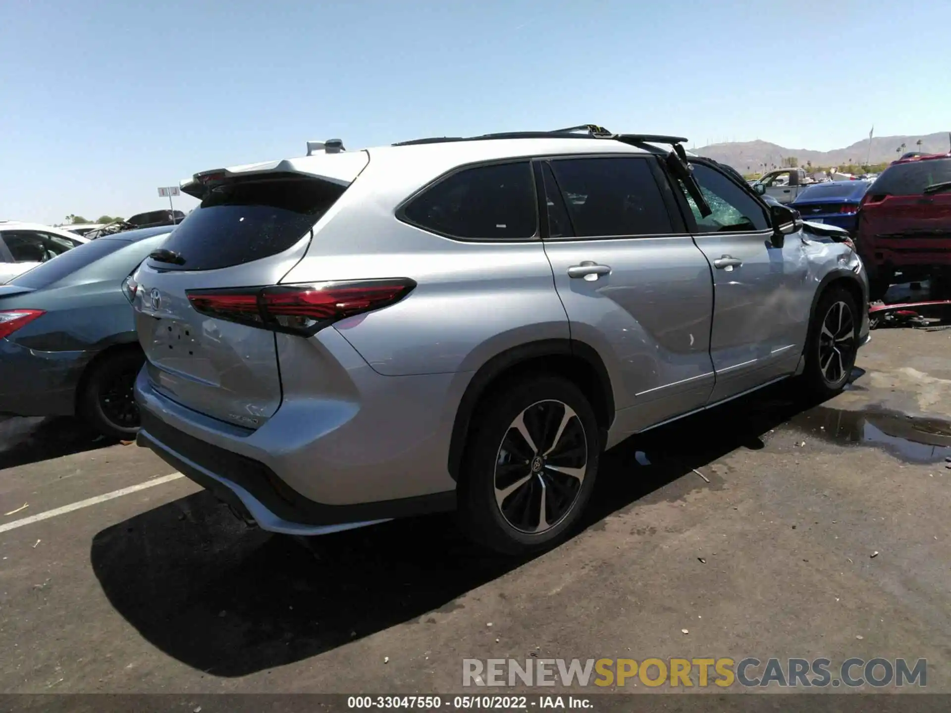 4 Photograph of a damaged car 5TDJZRBH9MS123932 TOYOTA HIGHLANDER 2021