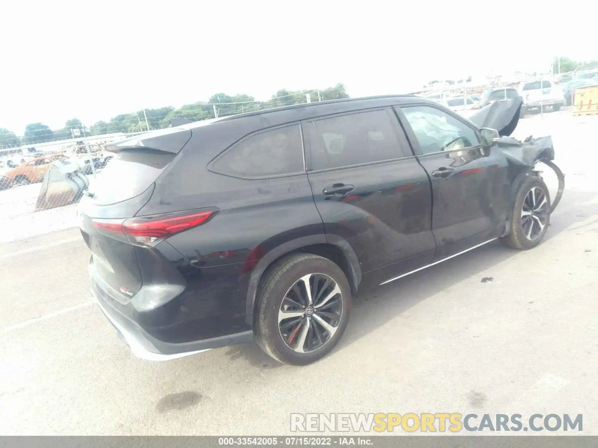 4 Photograph of a damaged car 5TDJZRBHXMS135619 TOYOTA HIGHLANDER 2021