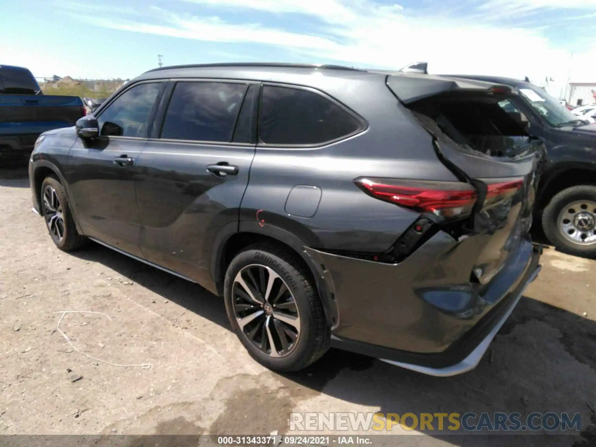 3 Photograph of a damaged car 5TDLZRAH2MS037274 TOYOTA HIGHLANDER 2021