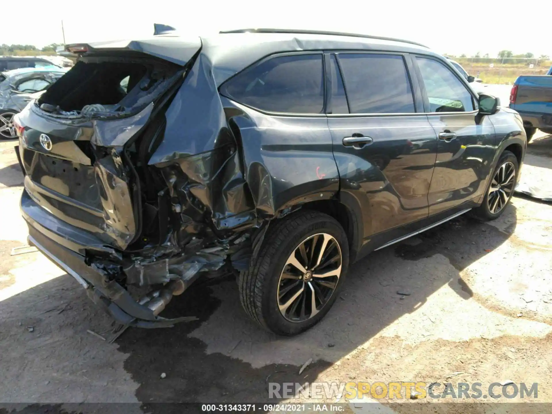 4 Photograph of a damaged car 5TDLZRAH2MS037274 TOYOTA HIGHLANDER 2021