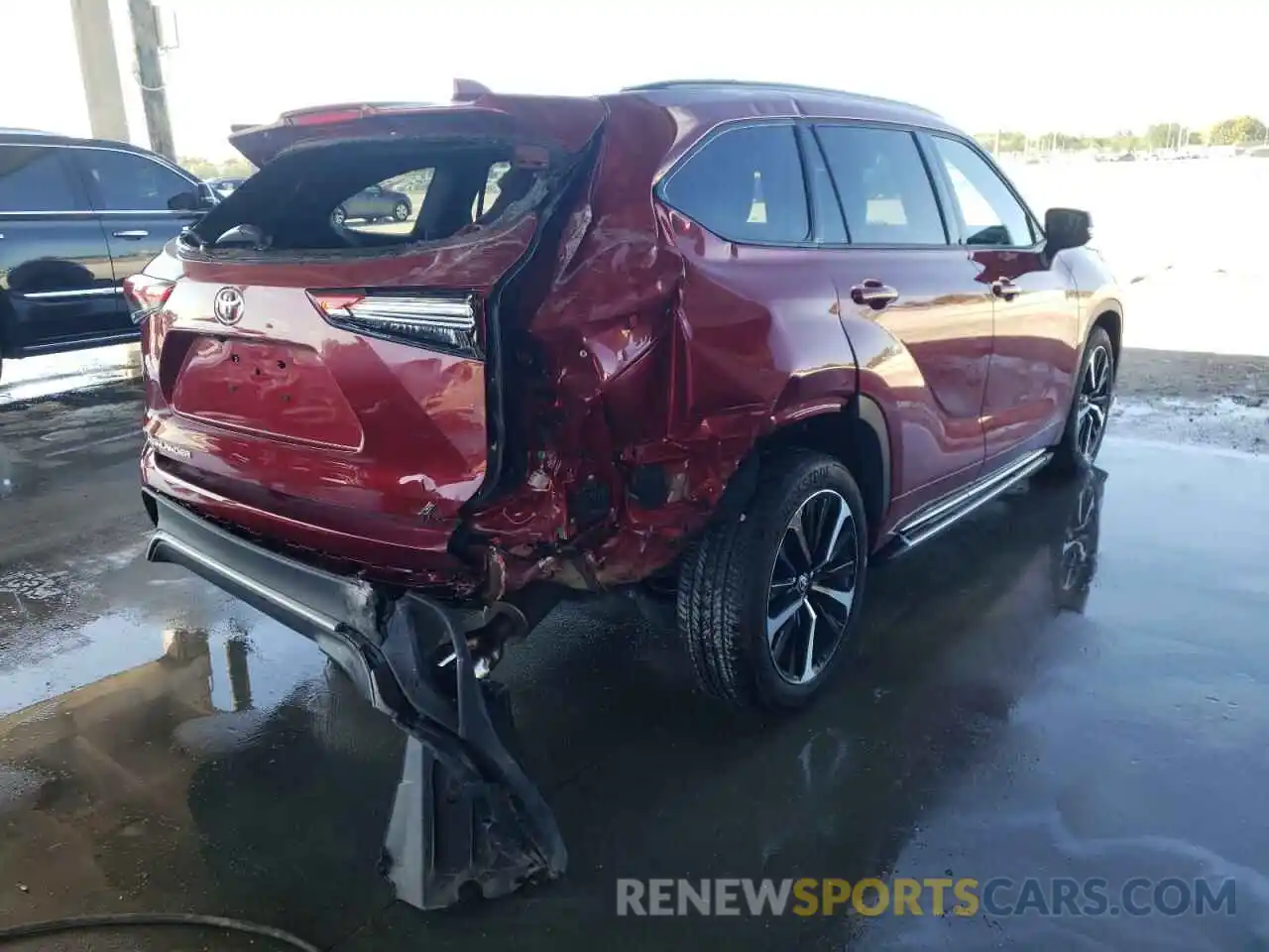 4 Photograph of a damaged car 5TDLZRAH2MS086409 TOYOTA HIGHLANDER 2021