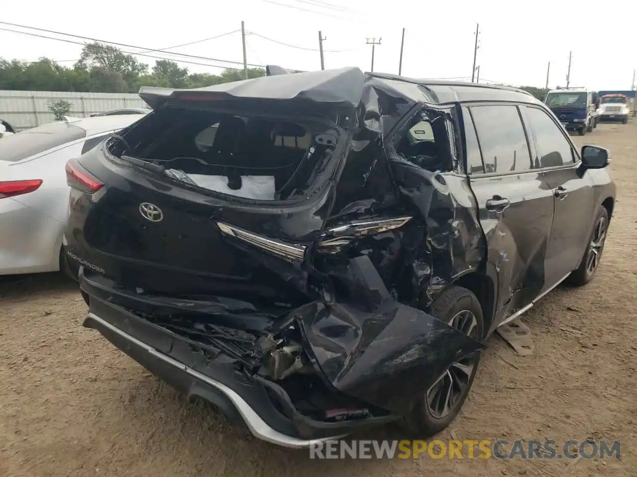 4 Photograph of a damaged car 5TDLZRAHXMS041914 TOYOTA HIGHLANDER 2021