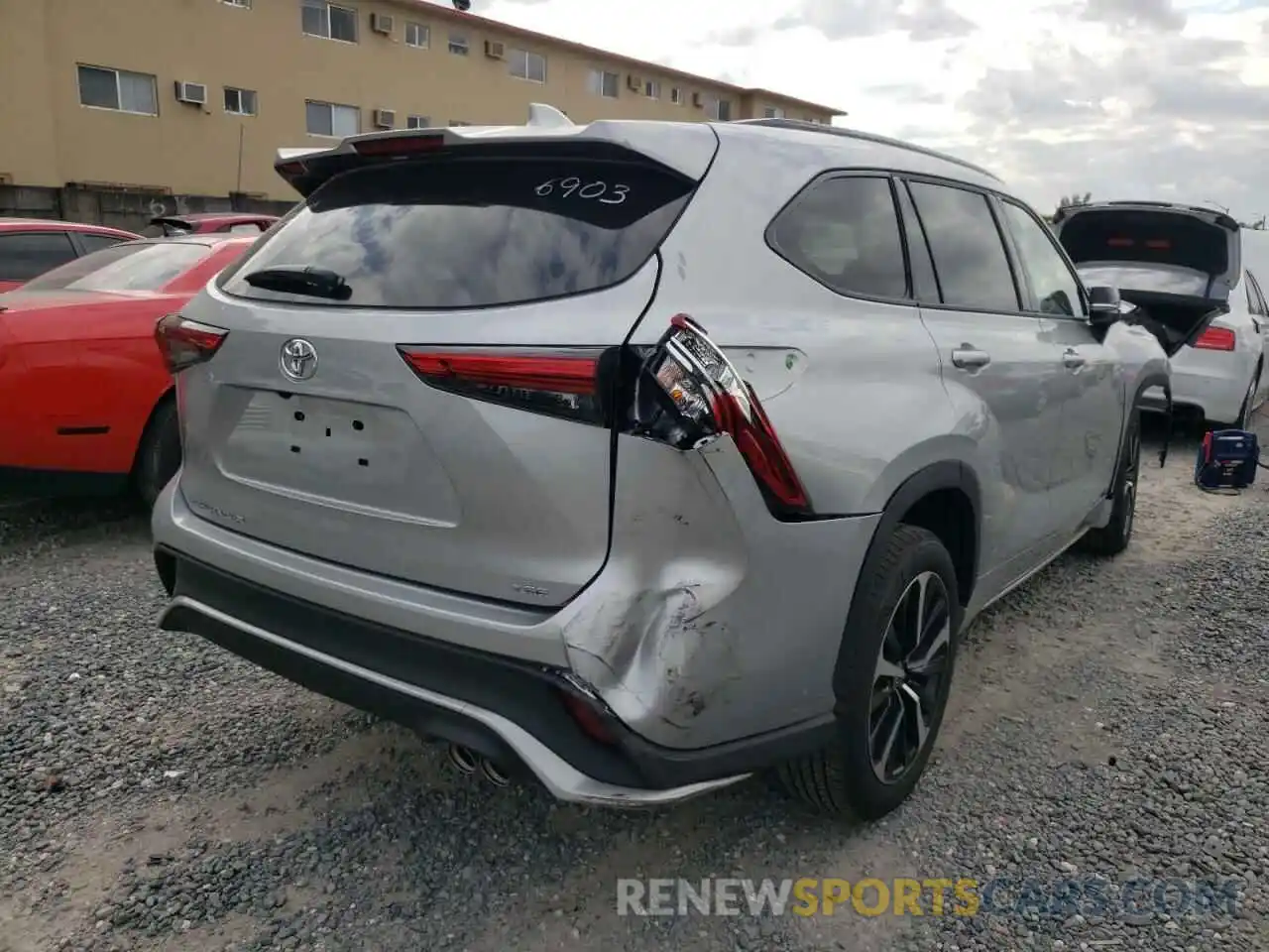 4 Photograph of a damaged car 5TDLZRAHXMS086903 TOYOTA HIGHLANDER 2021