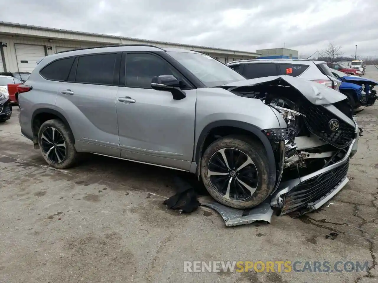 4 Photograph of a damaged car 5TDLZRBH0MS092448 TOYOTA HIGHLANDER 2021