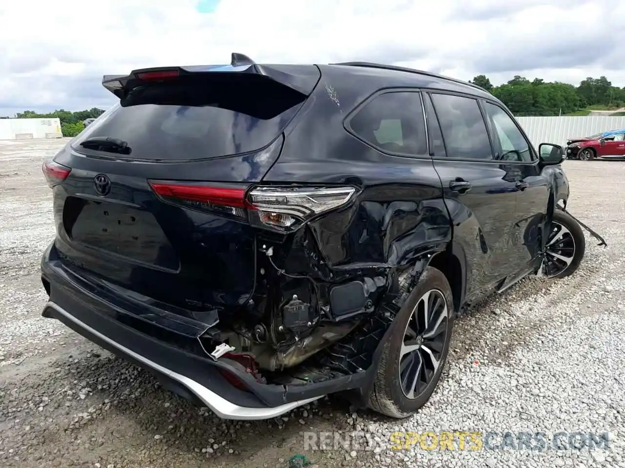 4 Photograph of a damaged car 5TDLZRBH0MS135993 TOYOTA HIGHLANDER 2021