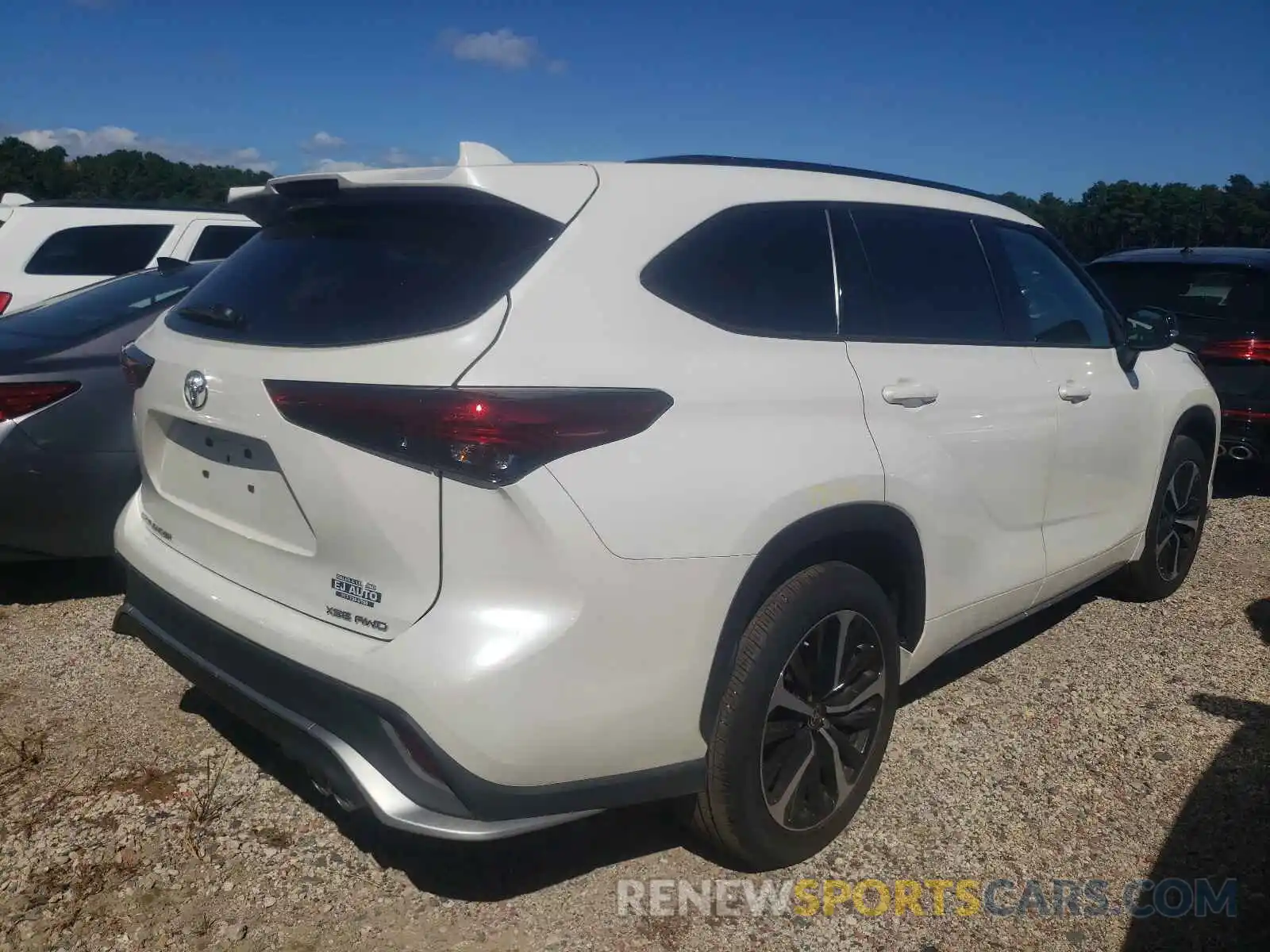 4 Photograph of a damaged car 5TDLZRBH2MS107449 TOYOTA HIGHLANDER 2021