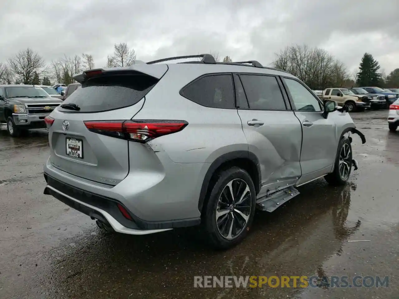 4 Photograph of a damaged car 5TDLZRBH2MS144274 TOYOTA HIGHLANDER 2021