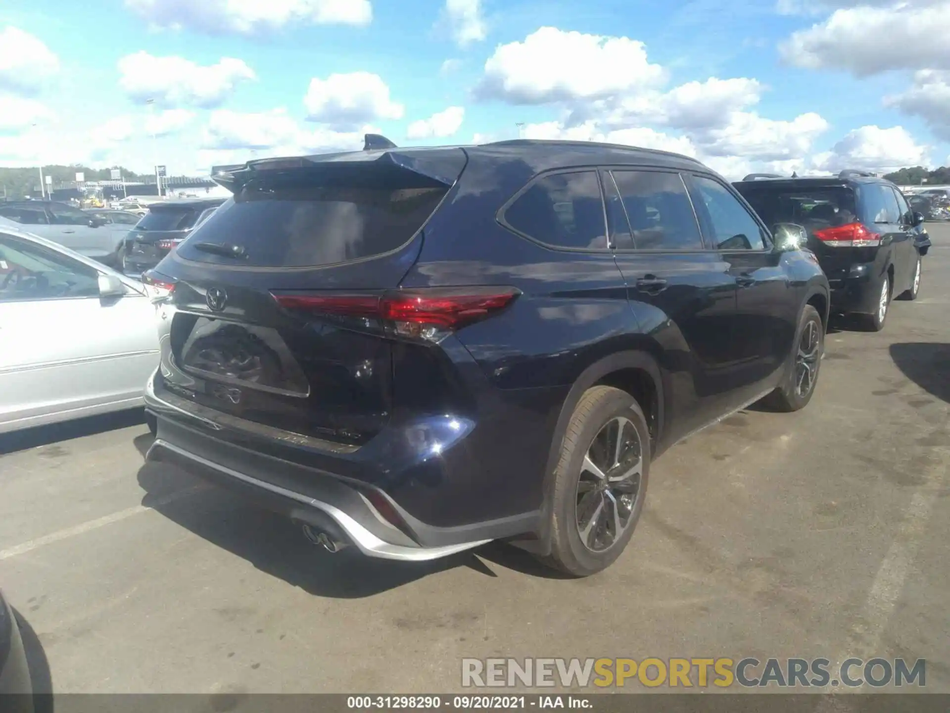 4 Photograph of a damaged car 5TDLZRBH3MS144767 TOYOTA HIGHLANDER 2021