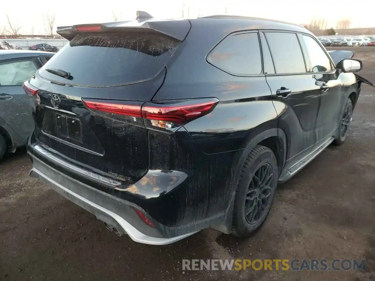 4 Photograph of a damaged car 5TDLZRBH5MS124553 TOYOTA HIGHLANDER 2021