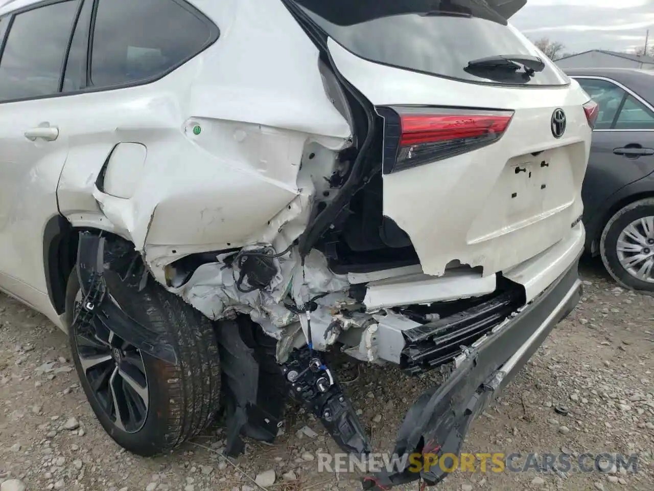 9 Photograph of a damaged car 5TDLZRBH7MS105373 TOYOTA HIGHLANDER 2021