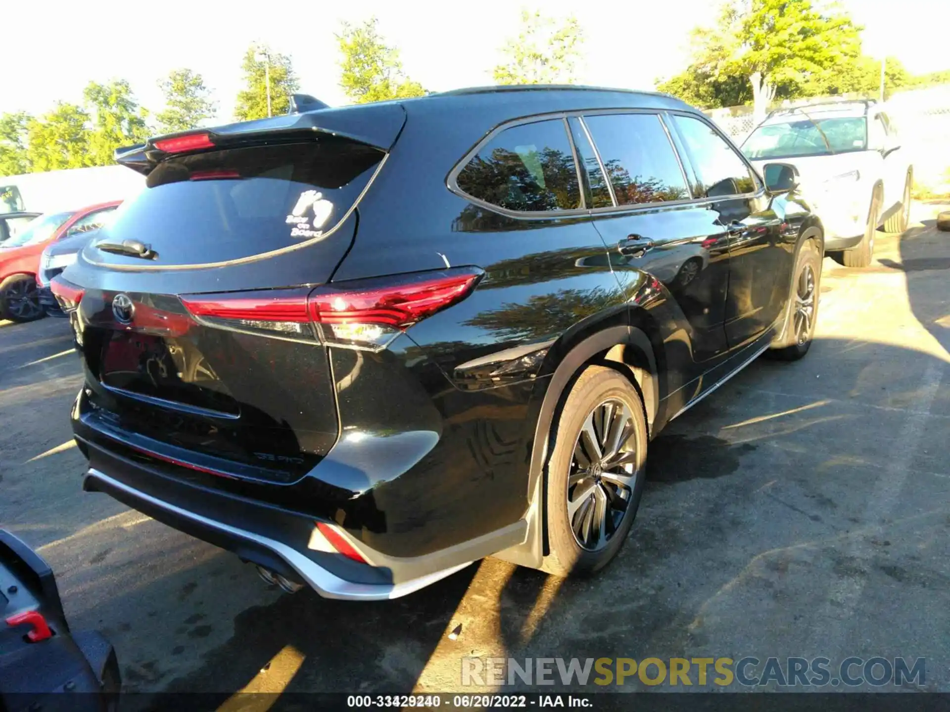 4 Photograph of a damaged car 5TDLZRBH8MS100697 TOYOTA HIGHLANDER 2021