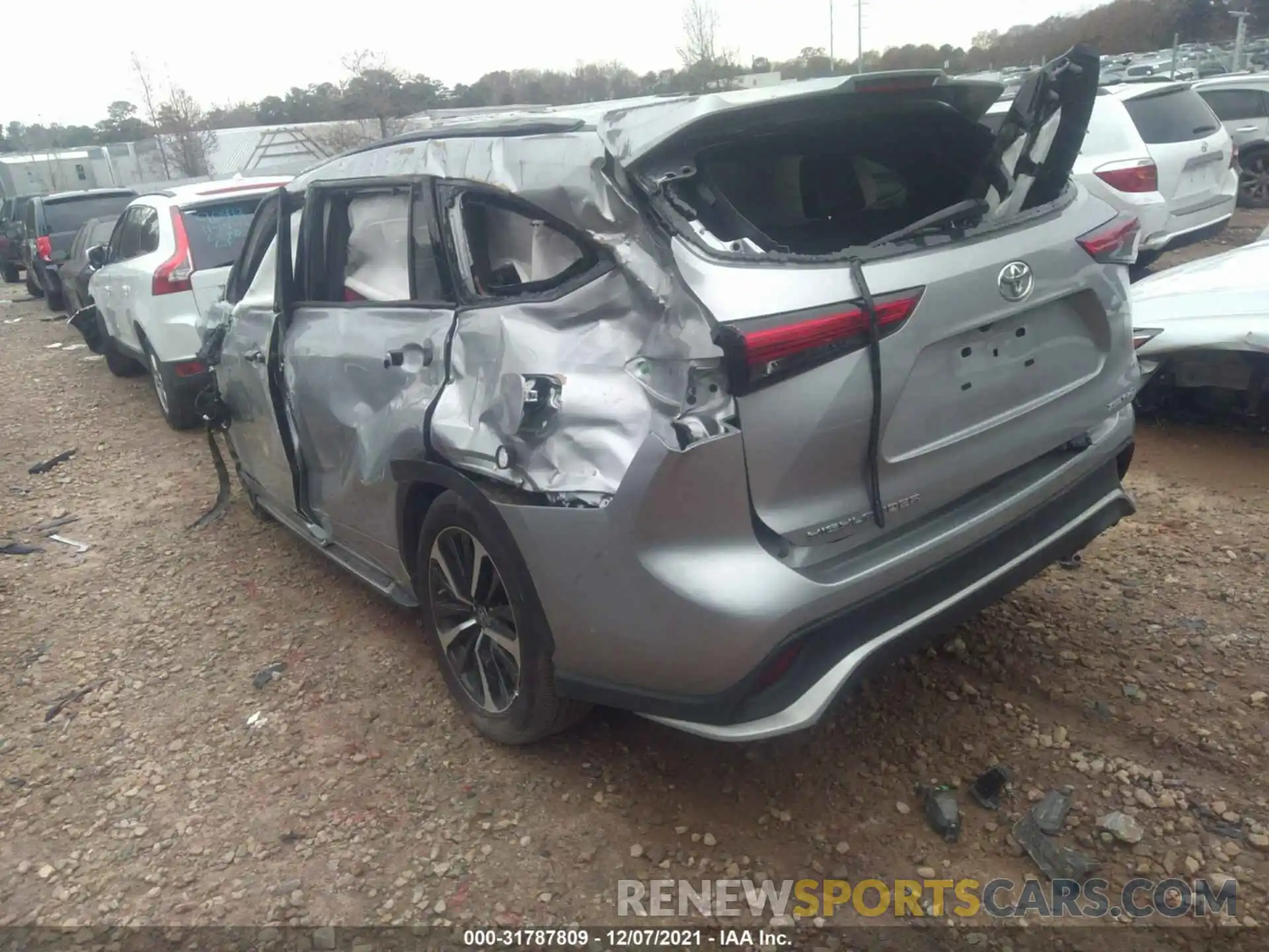 3 Photograph of a damaged car 5TDLZRBH8MS103082 TOYOTA HIGHLANDER 2021