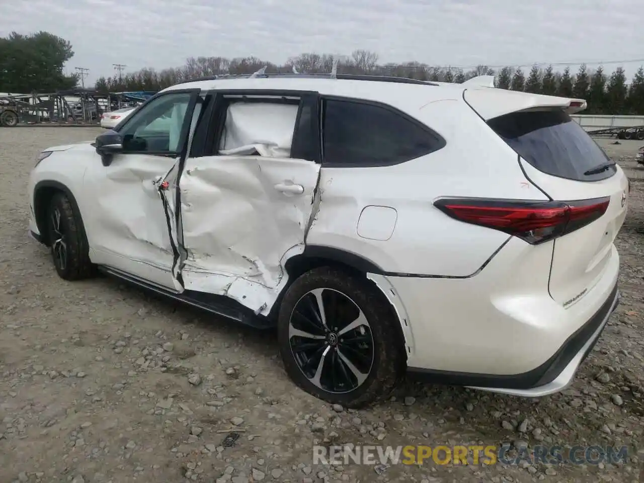 9 Photograph of a damaged car 5TDLZRBH8MS121145 TOYOTA HIGHLANDER 2021