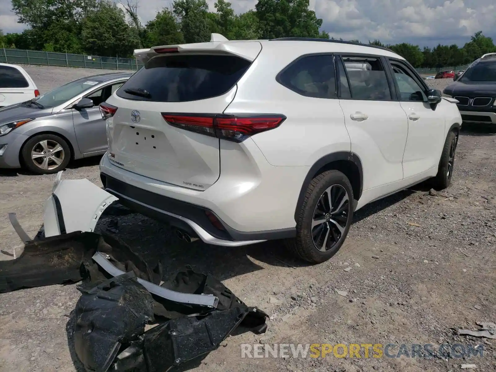 4 Photograph of a damaged car 5TDLZRBH9MS058735 TOYOTA HIGHLANDER 2021