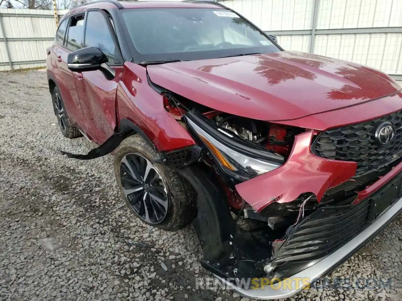 9 Photograph of a damaged car 5TDLZRBHXMS112737 TOYOTA HIGHLANDER 2021