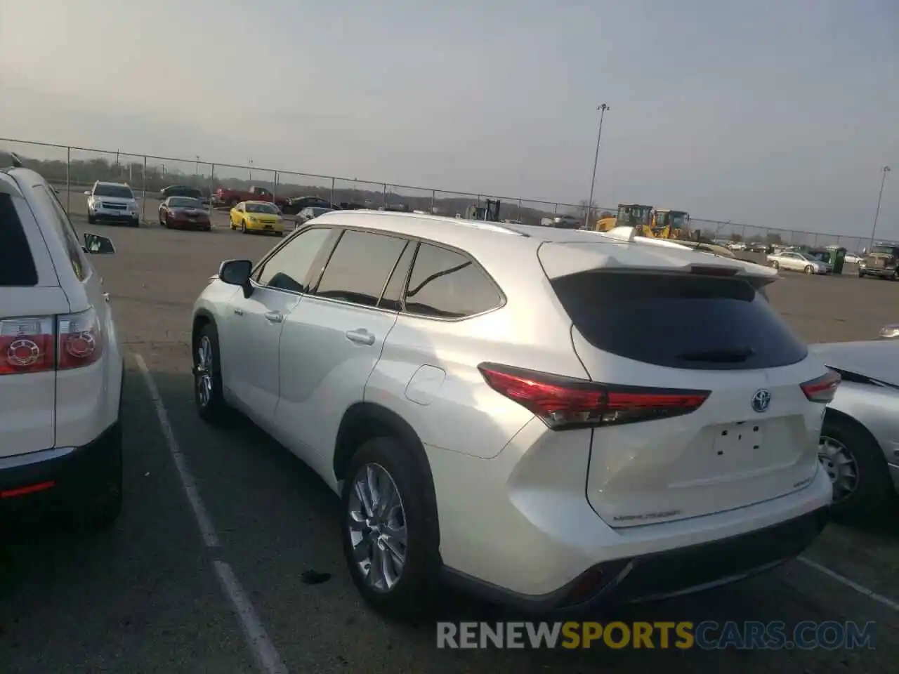 3 Photograph of a damaged car 5TDXBRCH2MS023457 TOYOTA HIGHLANDER 2021