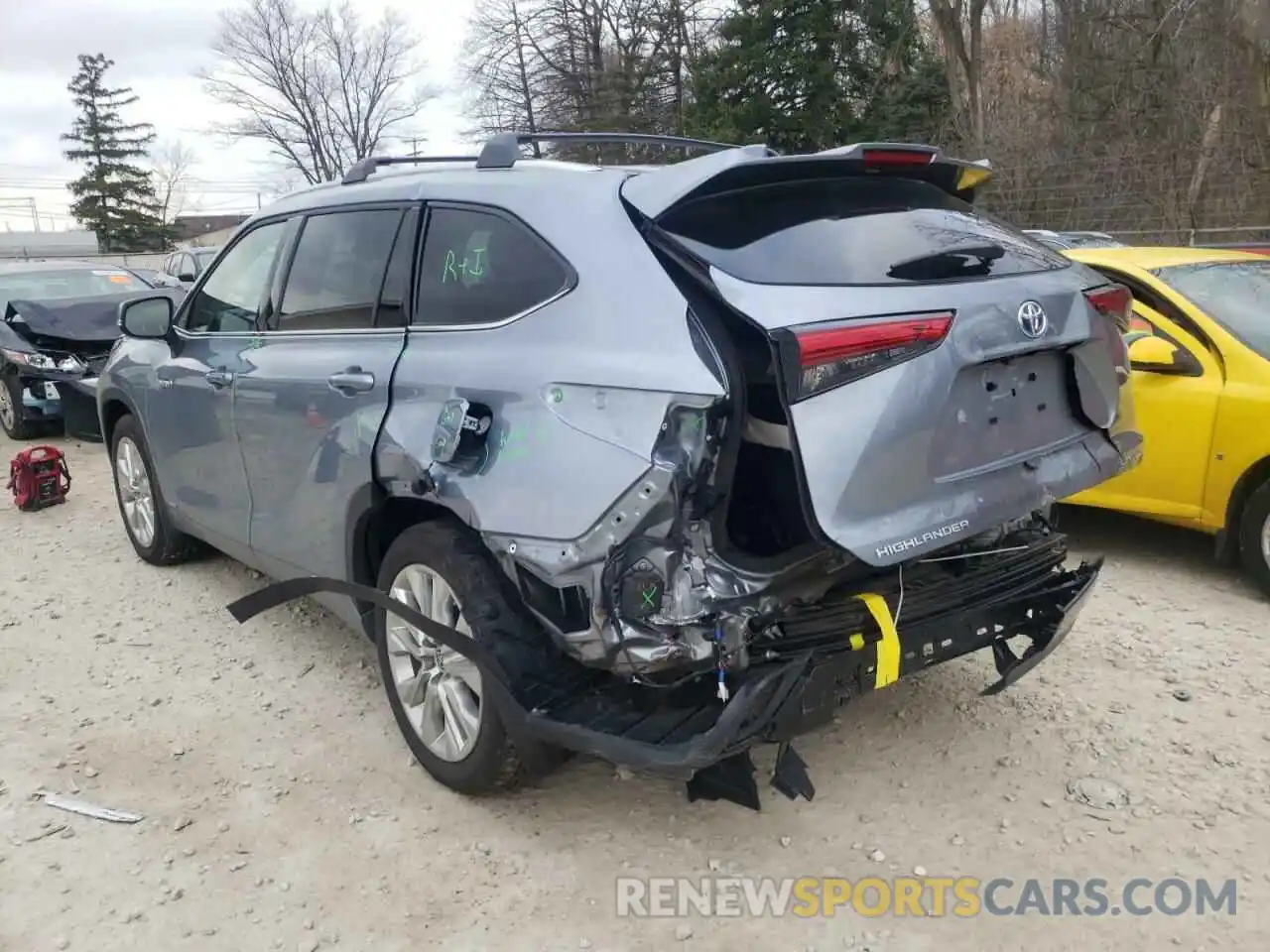 3 Photograph of a damaged car 5TDXBRCH2MS029744 TOYOTA HIGHLANDER 2021