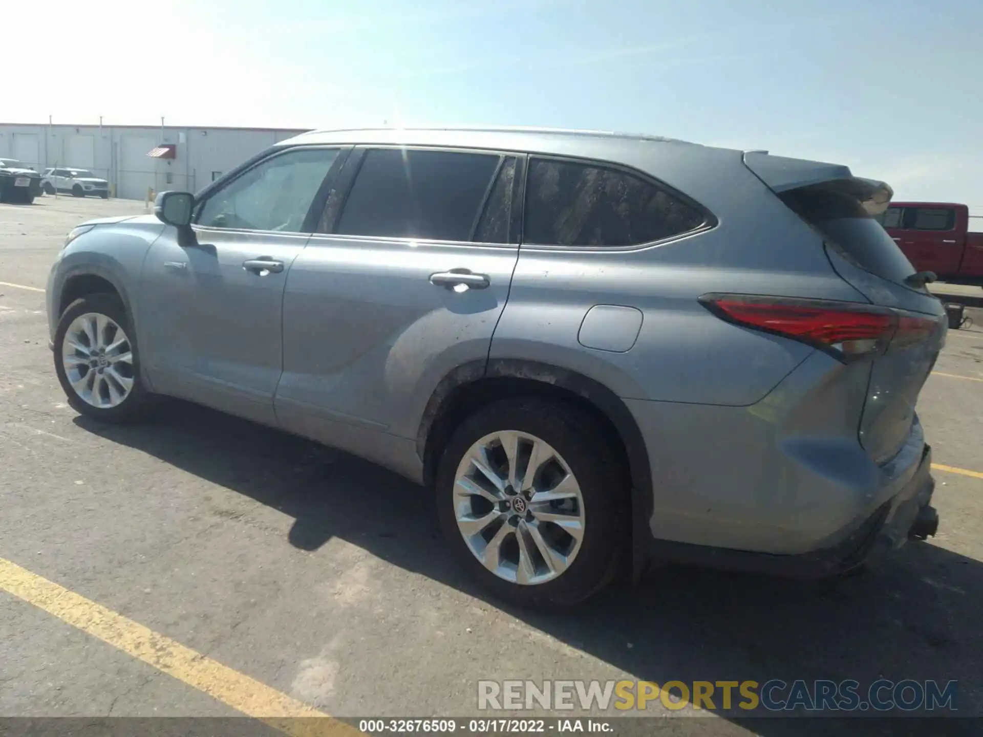 3 Photograph of a damaged car 5TDXBRCH2MS050433 TOYOTA HIGHLANDER 2021