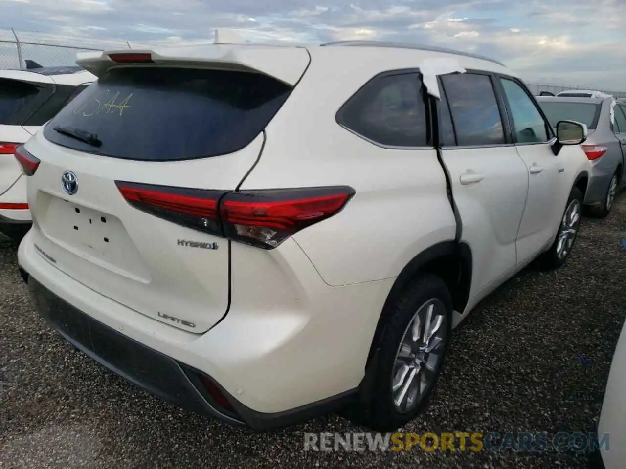 4 Photograph of a damaged car 5TDXBRCH5MS532622 TOYOTA HIGHLANDER 2021