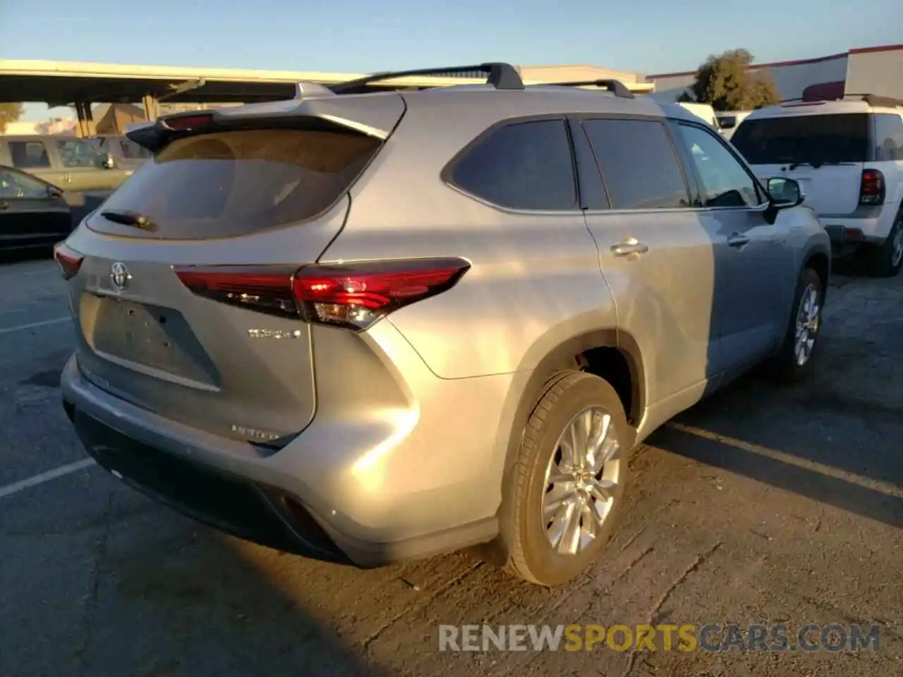 4 Photograph of a damaged car 5TDXBRCH8MS021938 TOYOTA HIGHLANDER 2021