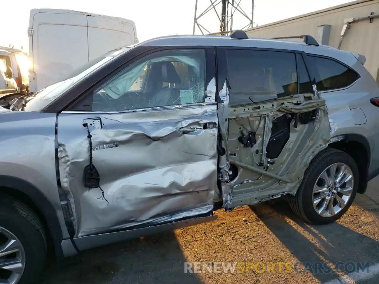 9 Photograph of a damaged car 5TDXBRCH8MS021938 TOYOTA HIGHLANDER 2021