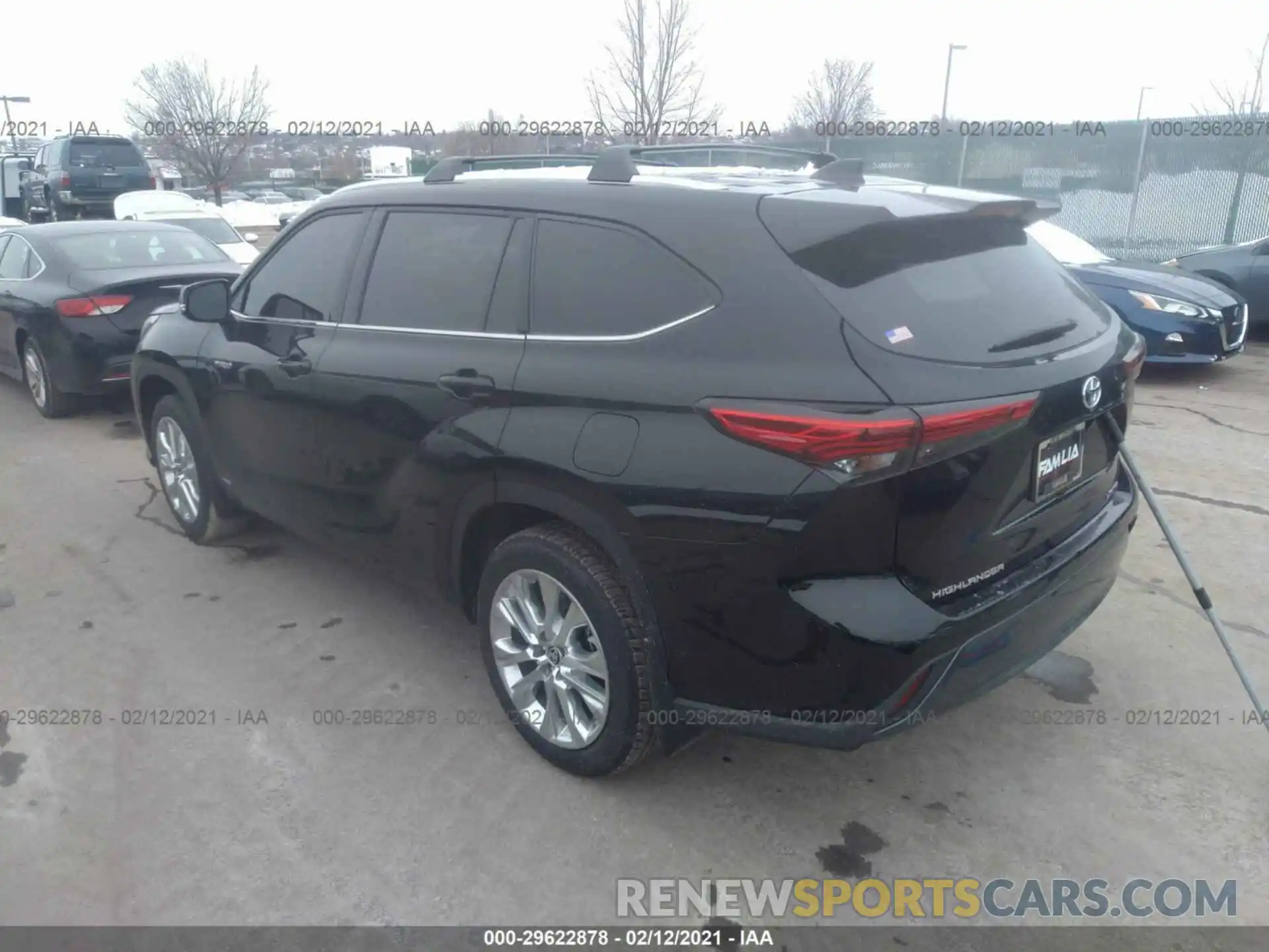 3 Photograph of a damaged car 5TDXBRCHXMS022637 TOYOTA HIGHLANDER 2021