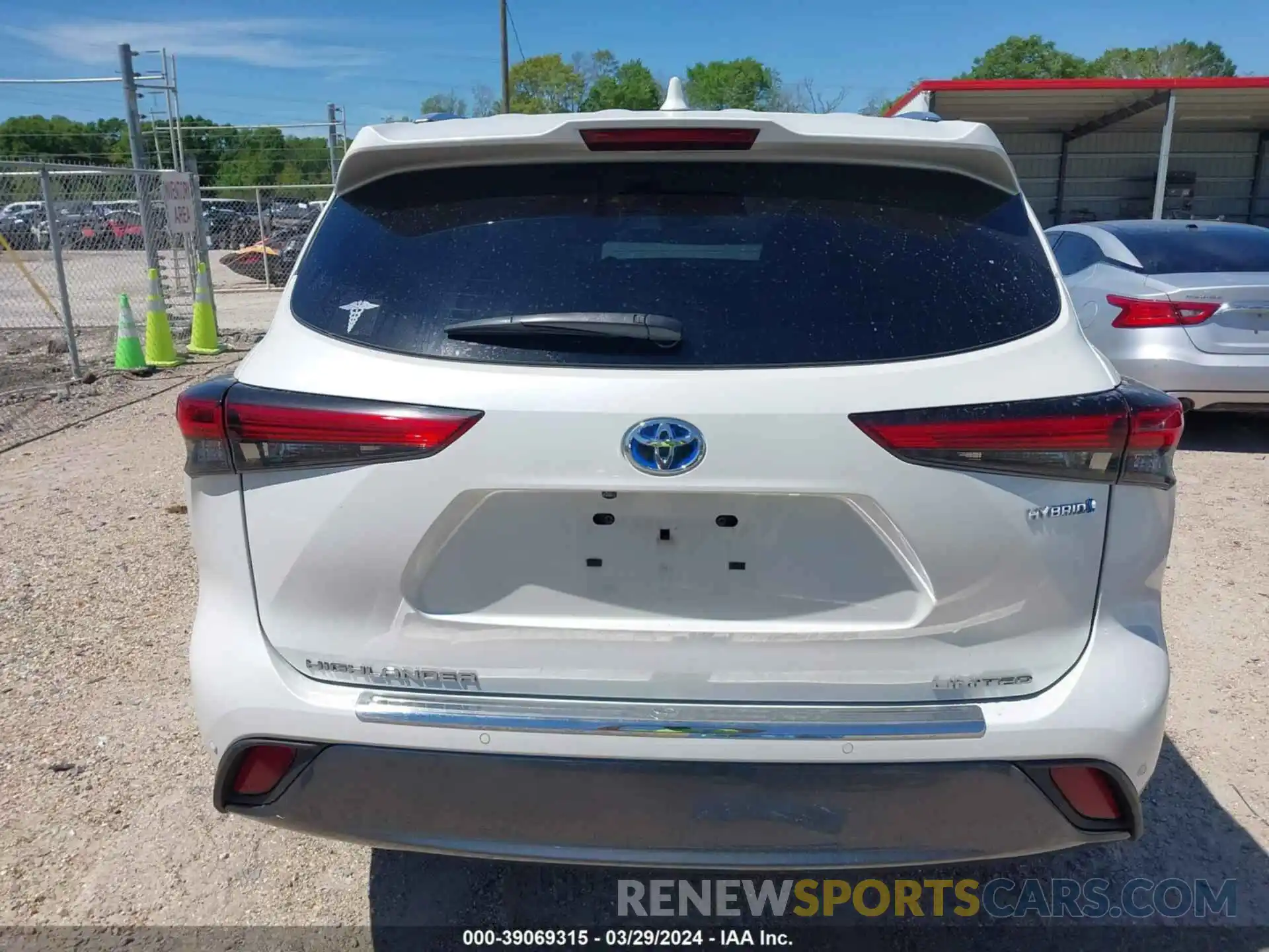 17 Photograph of a damaged car 5TDYARAH3MS008430 TOYOTA HIGHLANDER 2021