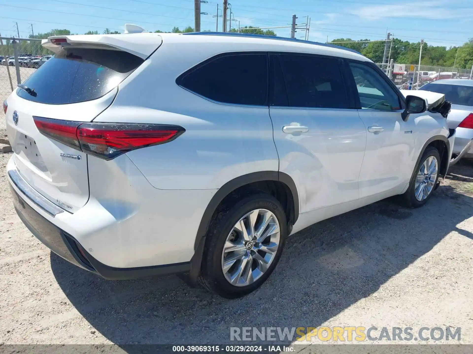 4 Photograph of a damaged car 5TDYARAH3MS008430 TOYOTA HIGHLANDER 2021