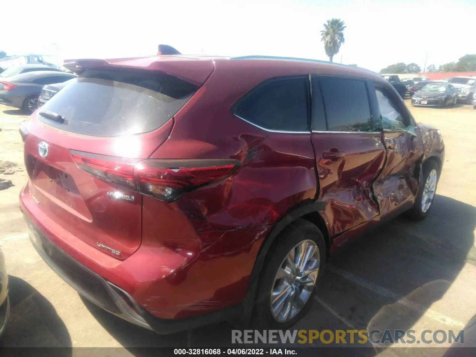 4 Photograph of a damaged car 5TDYARAH8MS505568 TOYOTA HIGHLANDER 2021