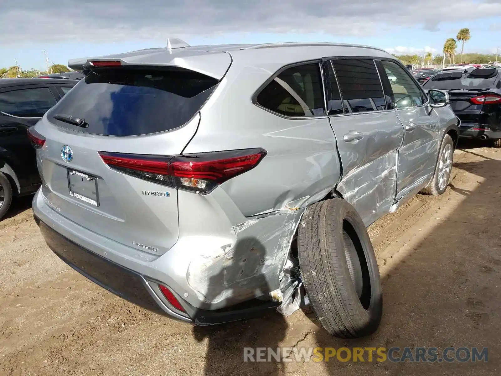 4 Photograph of a damaged car 5TDYARAHXMS004388 TOYOTA HIGHLANDER 2021