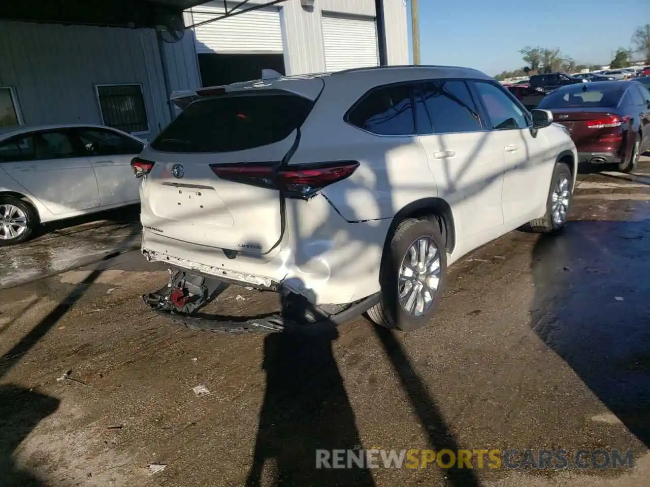 4 Photograph of a damaged car 5TDYZRAH2MS517076 TOYOTA HIGHLANDER 2021