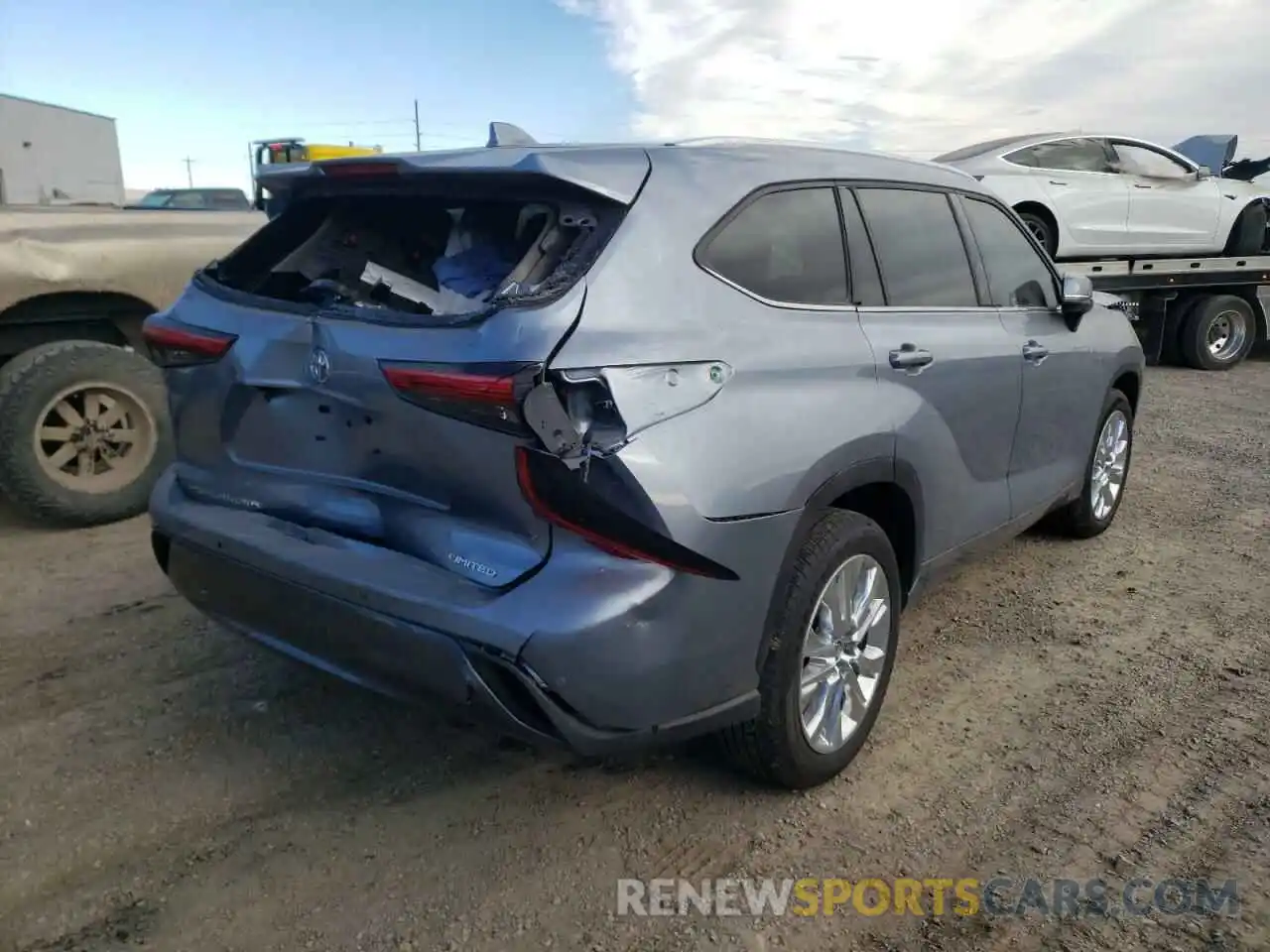 4 Photograph of a damaged car 5TDYZRAH4MS071531 TOYOTA HIGHLANDER 2021