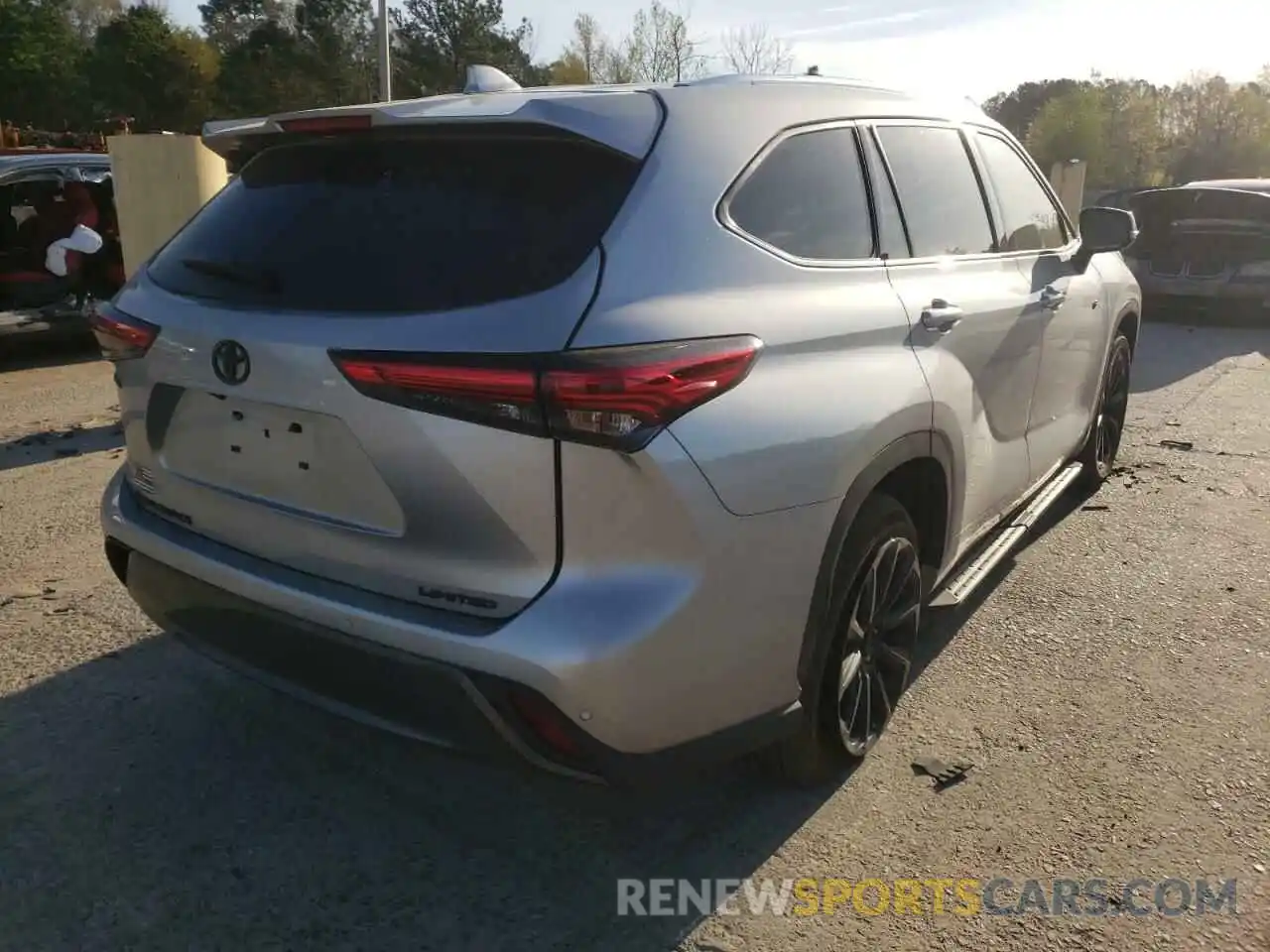 4 Photograph of a damaged car 5TDYZRAH4MS072436 TOYOTA HIGHLANDER 2021