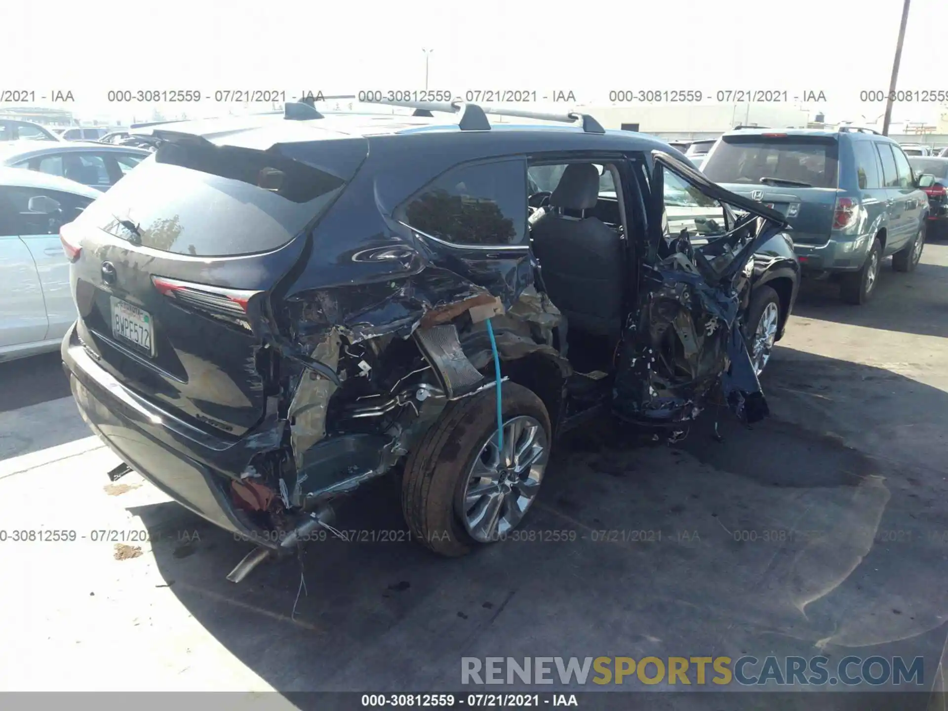 4 Photograph of a damaged car 5TDYZRAH5MS061154 TOYOTA HIGHLANDER 2021