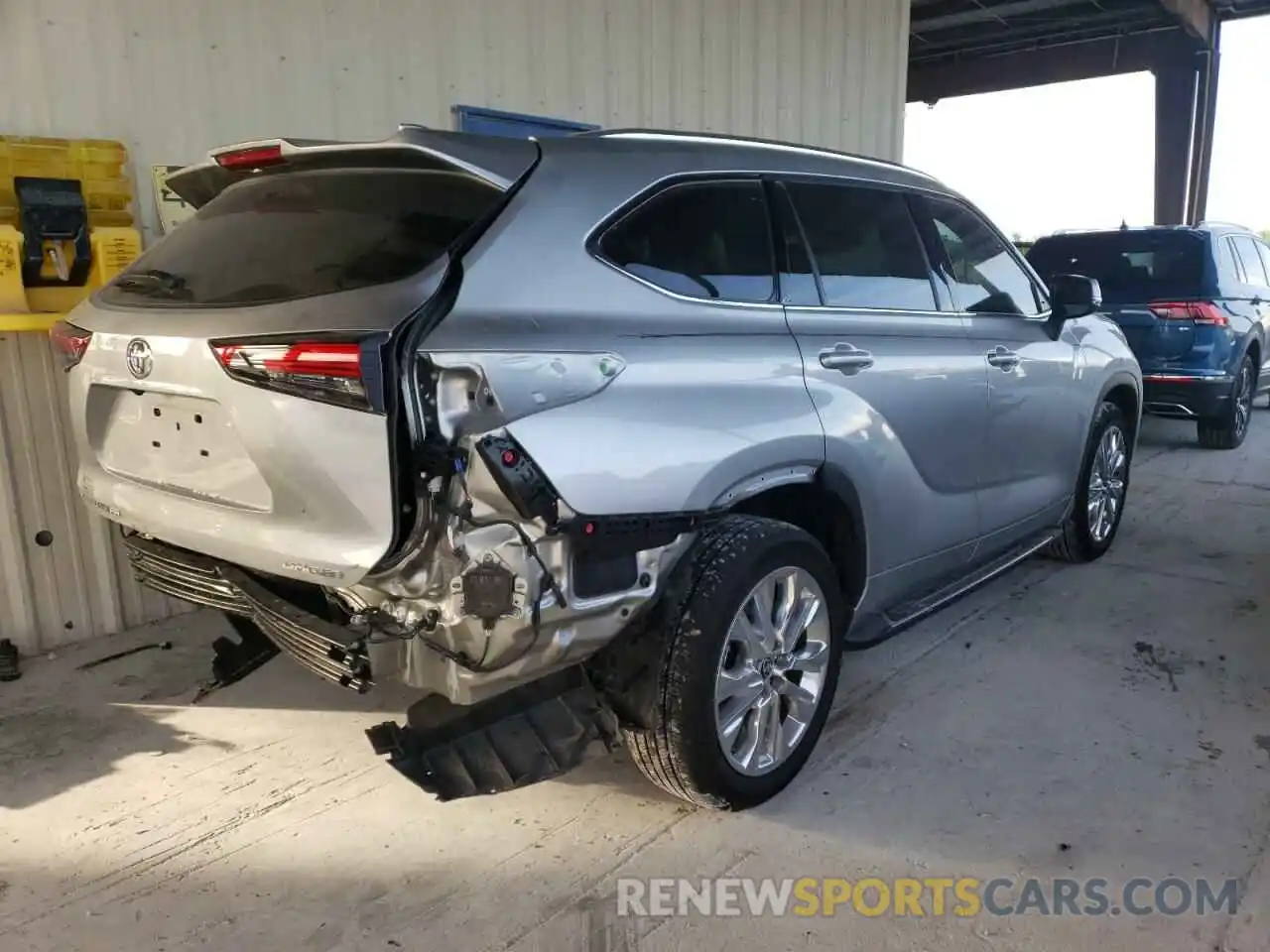 4 Photograph of a damaged car 5TDYZRAH5MS074471 TOYOTA HIGHLANDER 2021