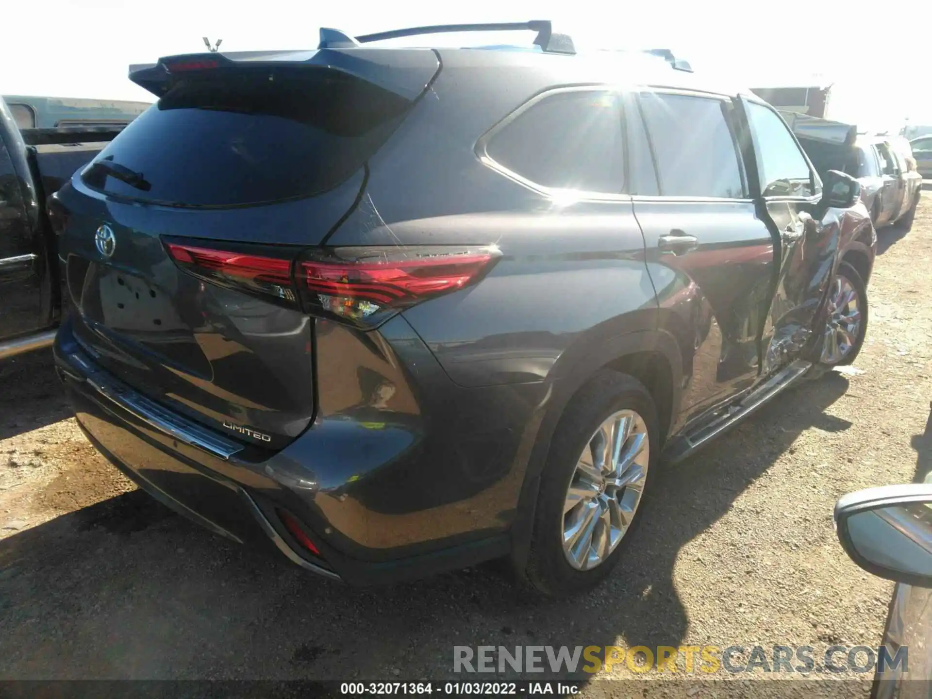 4 Photograph of a damaged car 5TDYZRAH6MS526315 TOYOTA HIGHLANDER 2021