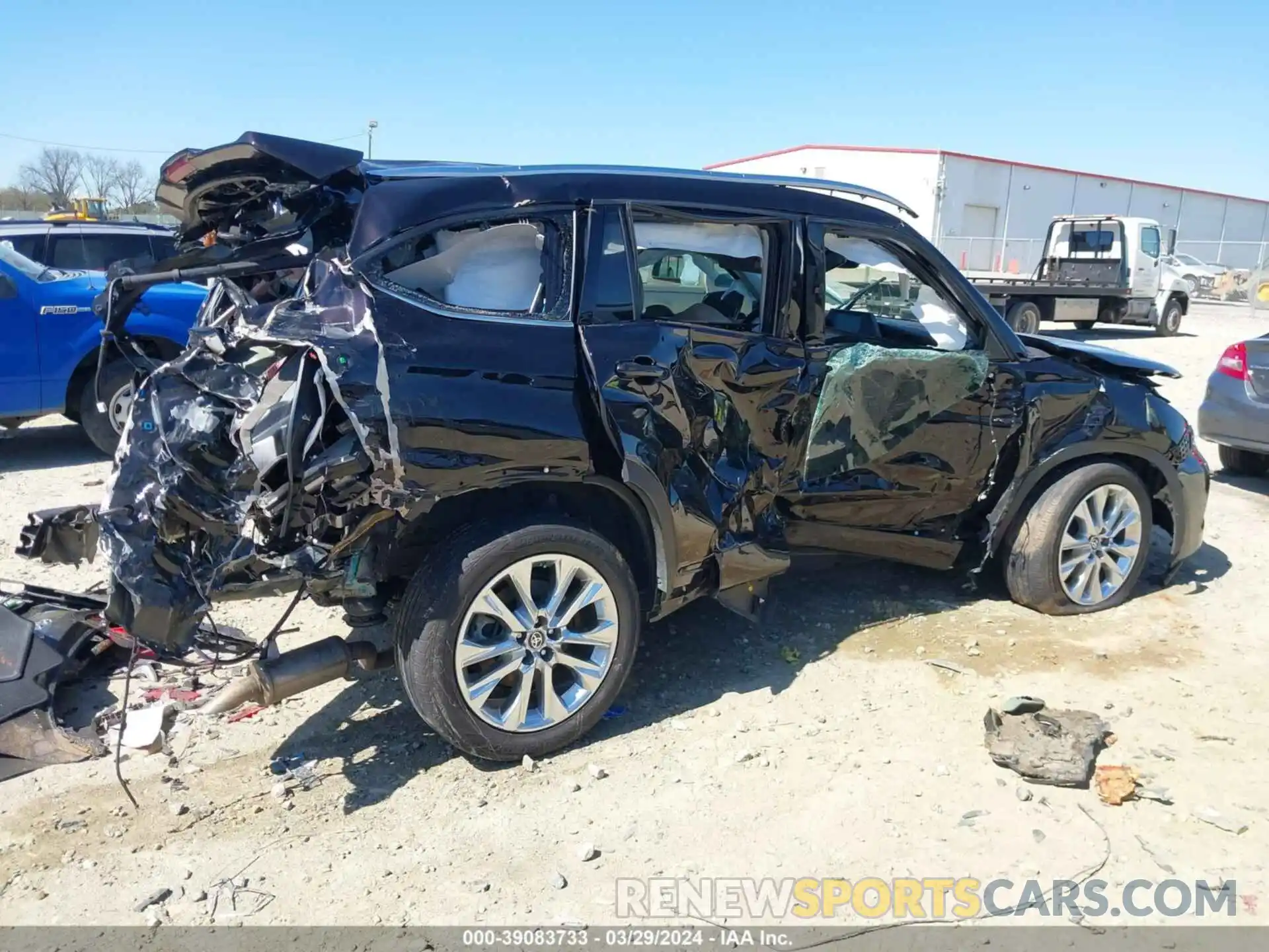 4 Photograph of a damaged car 5TDYZRAH7MS048213 TOYOTA HIGHLANDER 2021