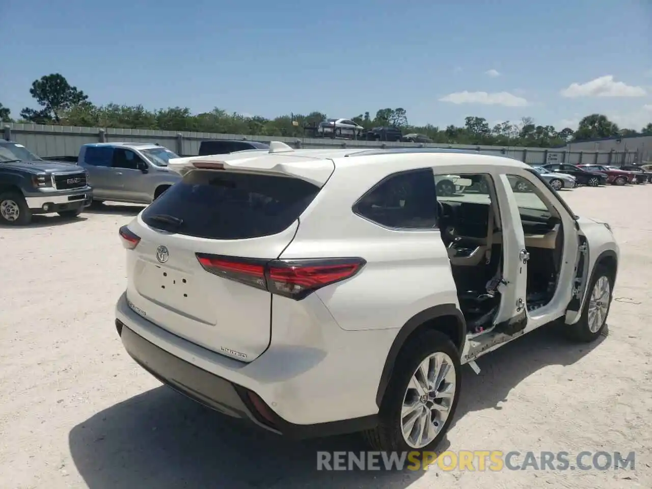 4 Photograph of a damaged car 5TDYZRAH8MS069328 TOYOTA HIGHLANDER 2021