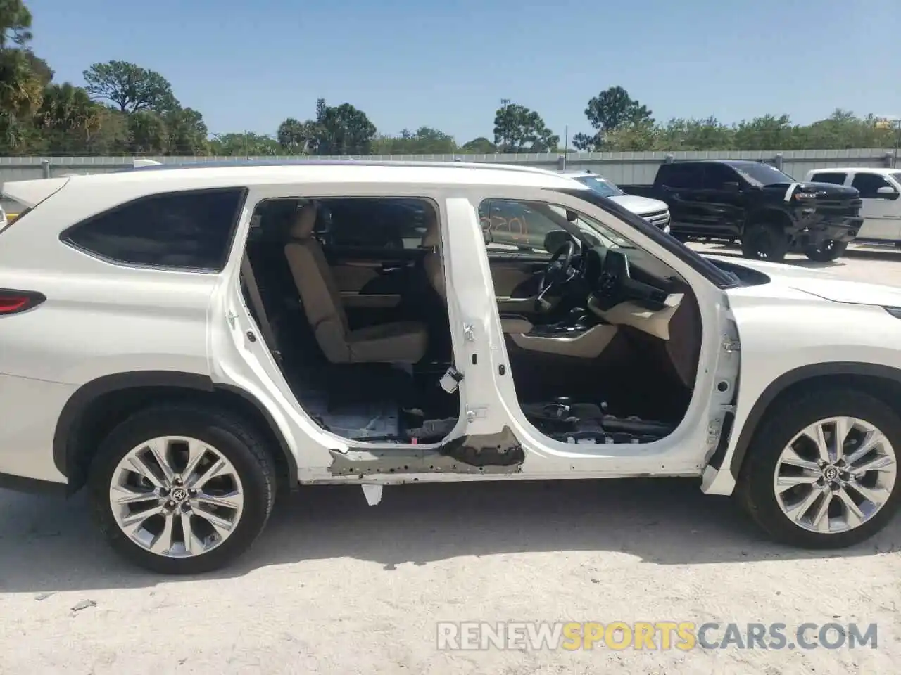 9 Photograph of a damaged car 5TDYZRAH8MS069328 TOYOTA HIGHLANDER 2021