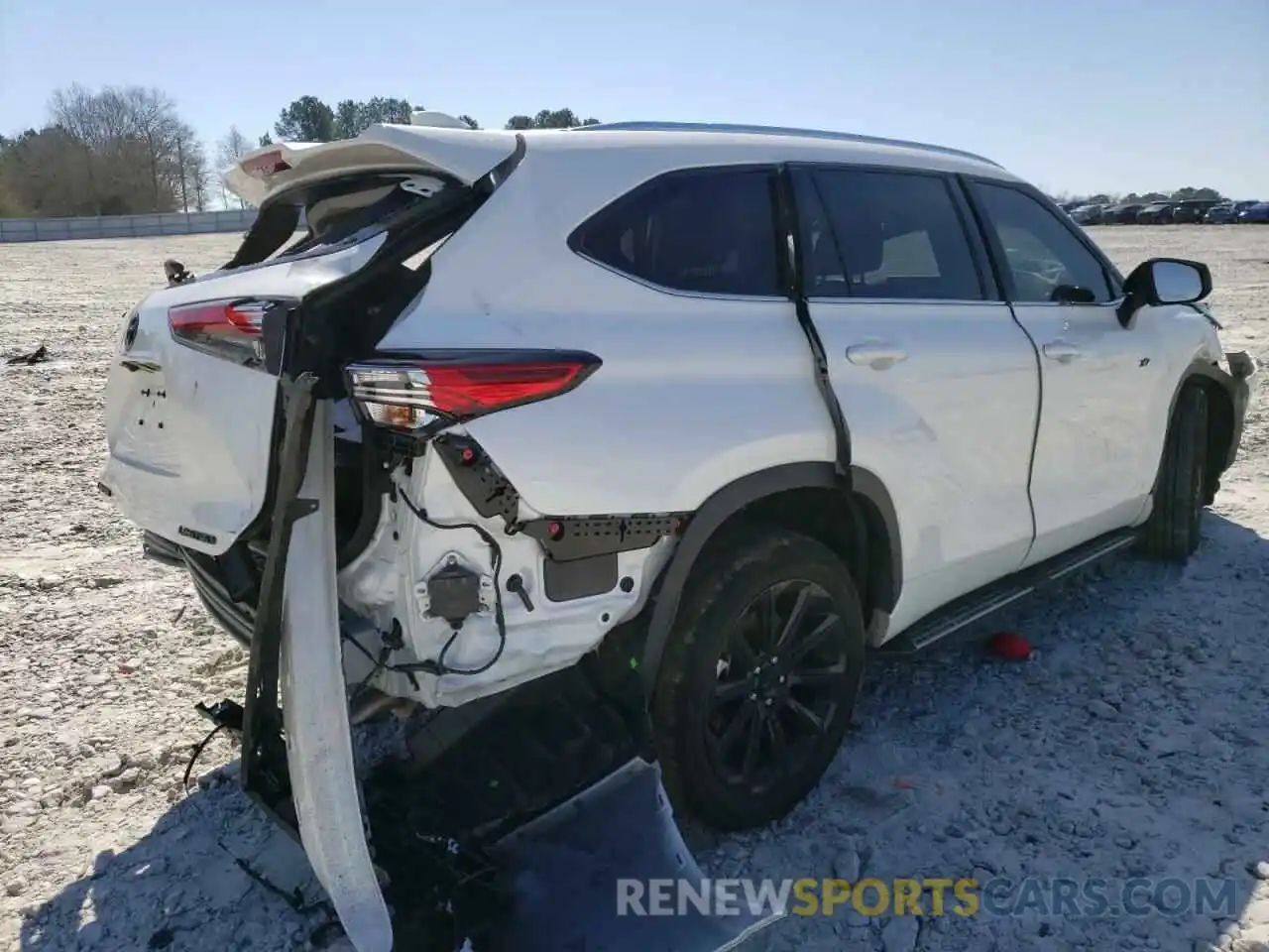 4 Photograph of a damaged car 5TDYZRAH8MS072214 TOYOTA HIGHLANDER 2021