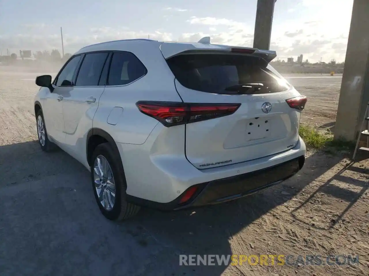 3 Photograph of a damaged car 5TDYZRAHXMS045659 TOYOTA HIGHLANDER 2021