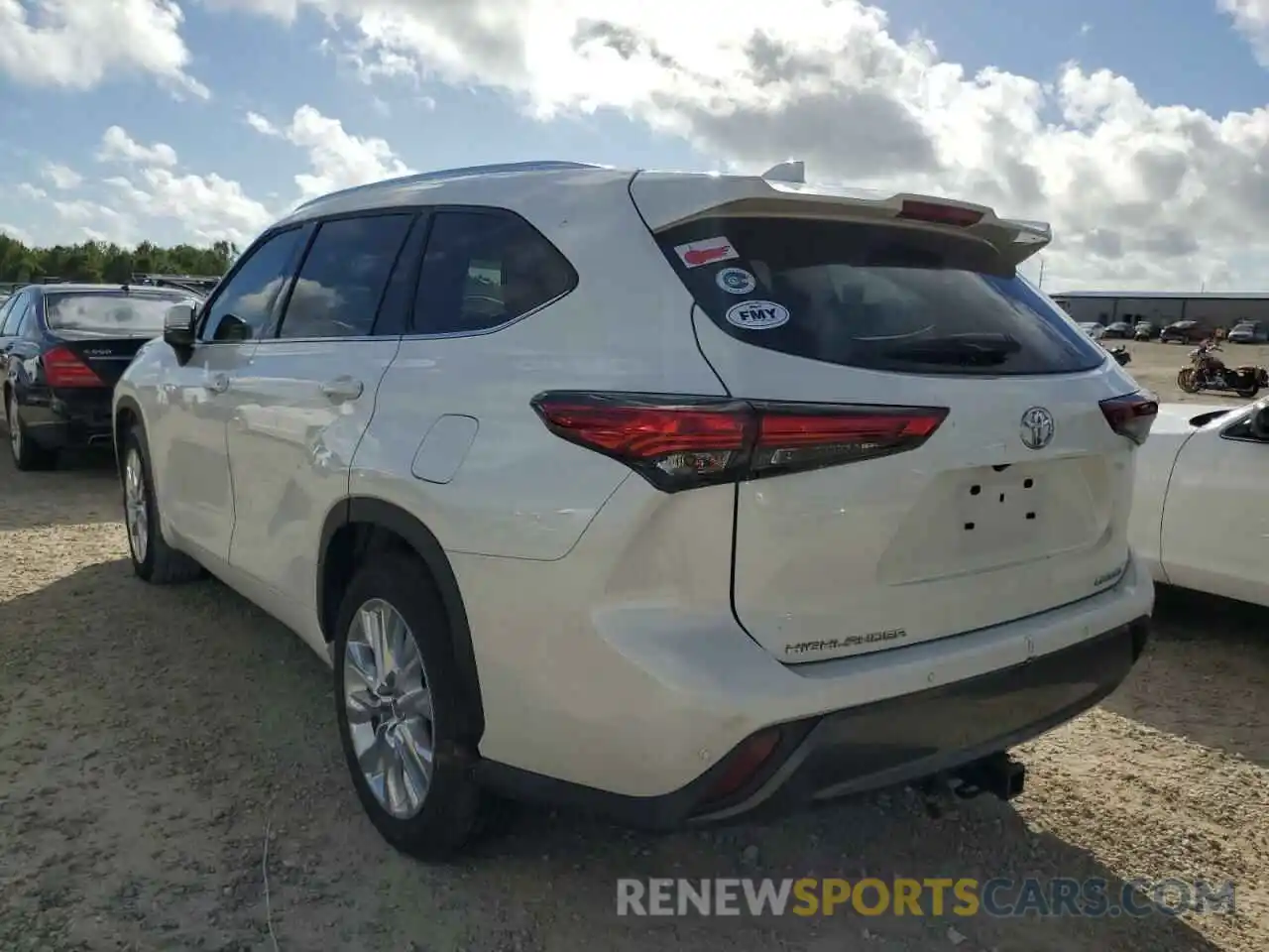 3 Photograph of a damaged car 5TDYZRAHXMS530951 TOYOTA HIGHLANDER 2021