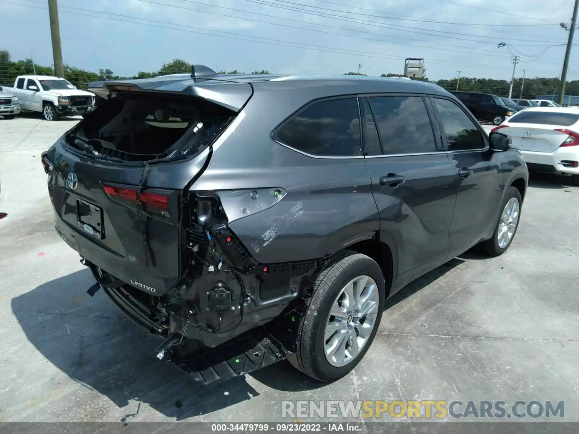 4 Photograph of a damaged car 5TDYZRAHXMS533137 TOYOTA HIGHLANDER 2021