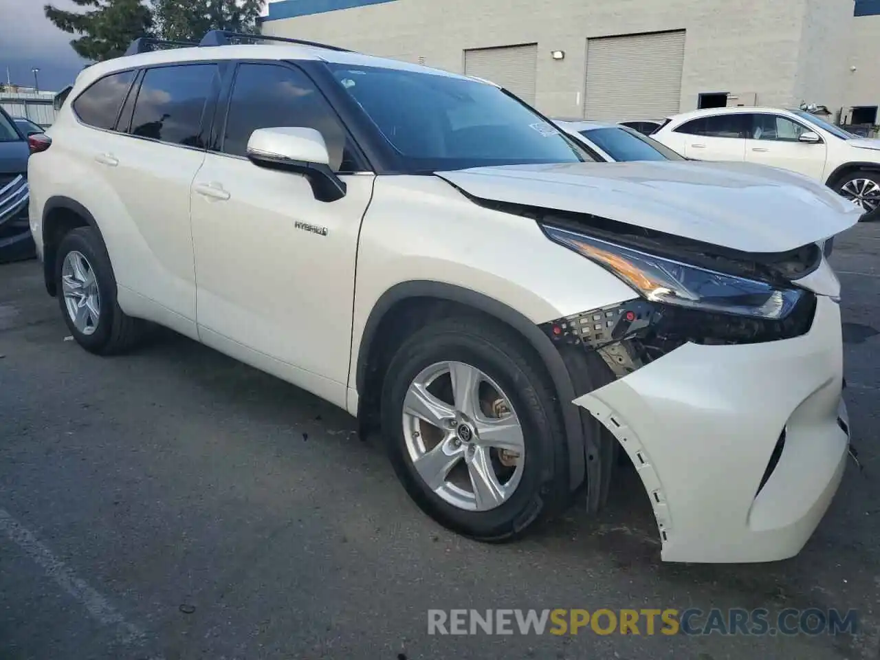 4 Photograph of a damaged car 5TDZARAH2MS006141 TOYOTA HIGHLANDER 2021