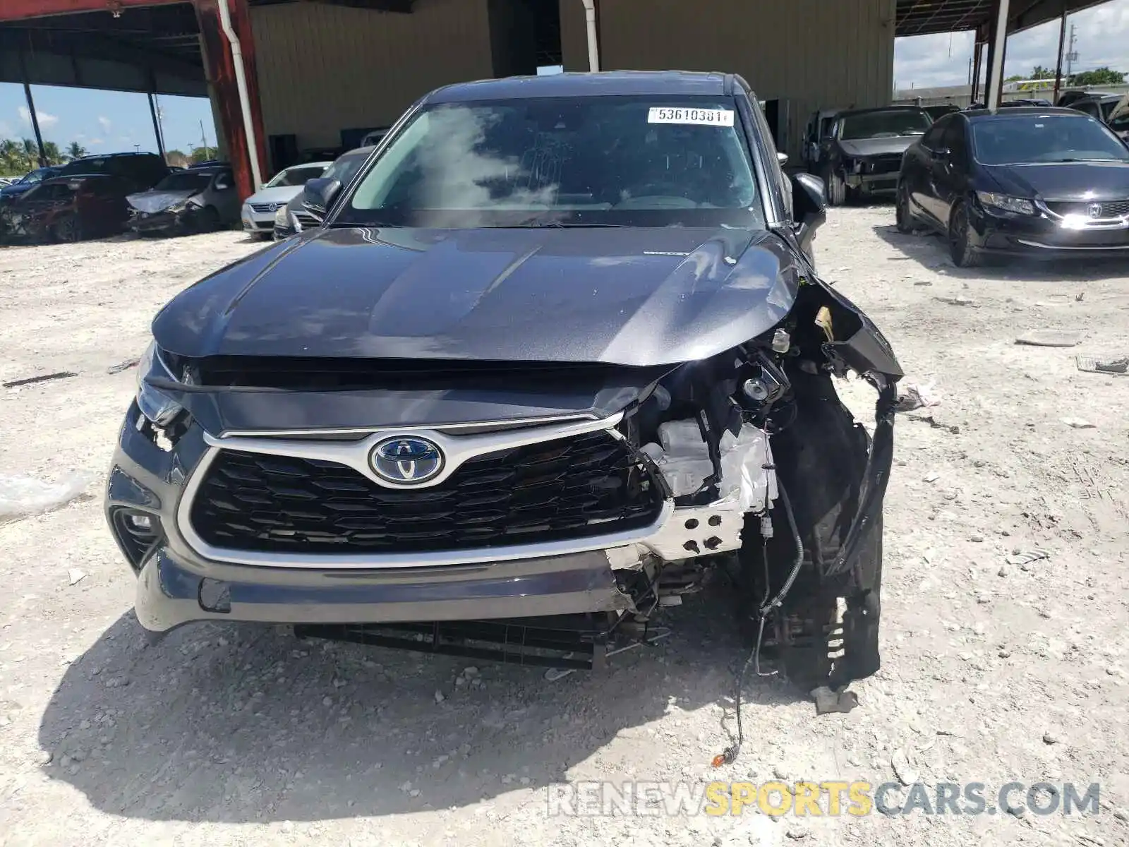 9 Photograph of a damaged car 5TDZARAH6MS504245 TOYOTA HIGHLANDER 2021