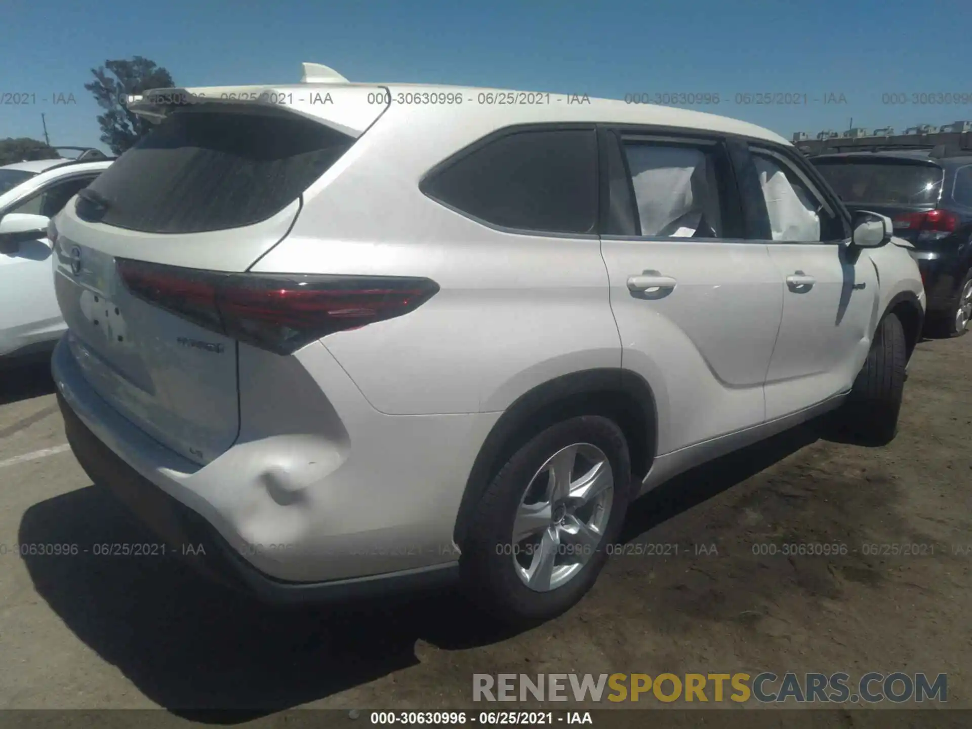 4 Photograph of a damaged car 5TDZARAH9MS503073 TOYOTA HIGHLANDER 2021