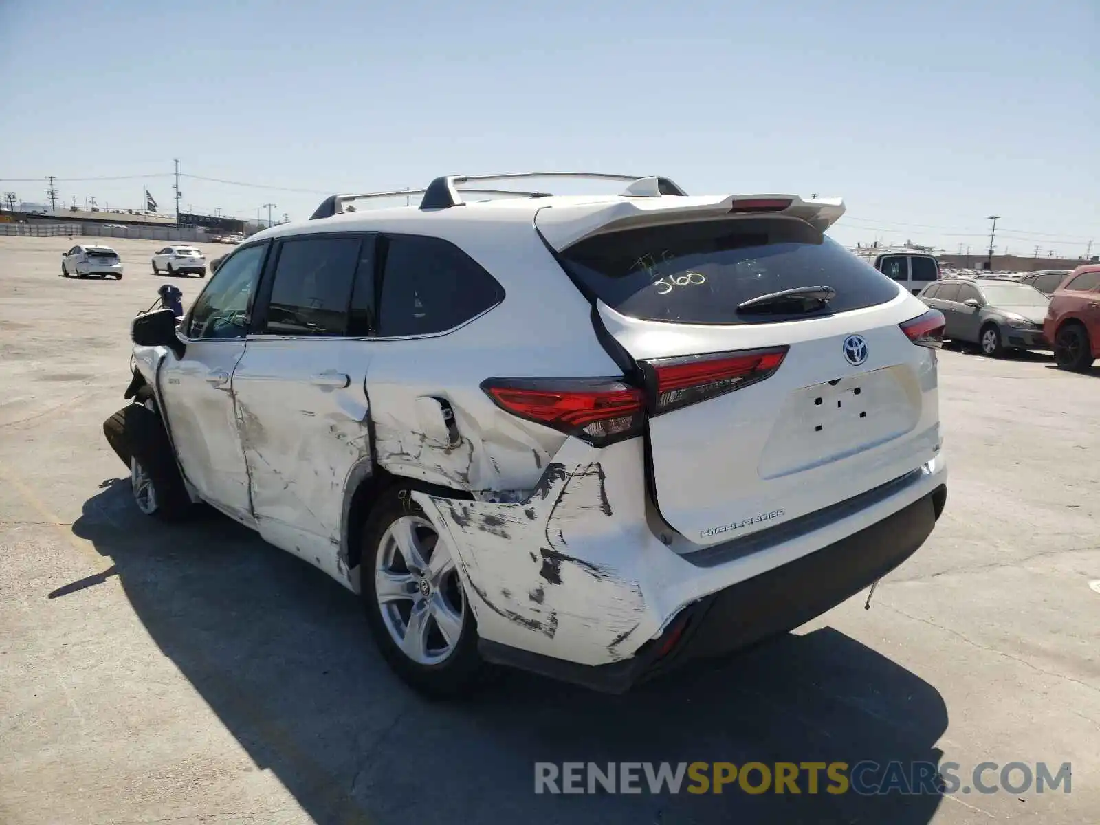 3 Photograph of a damaged car 5TDZARAHXMS506256 TOYOTA HIGHLANDER 2021