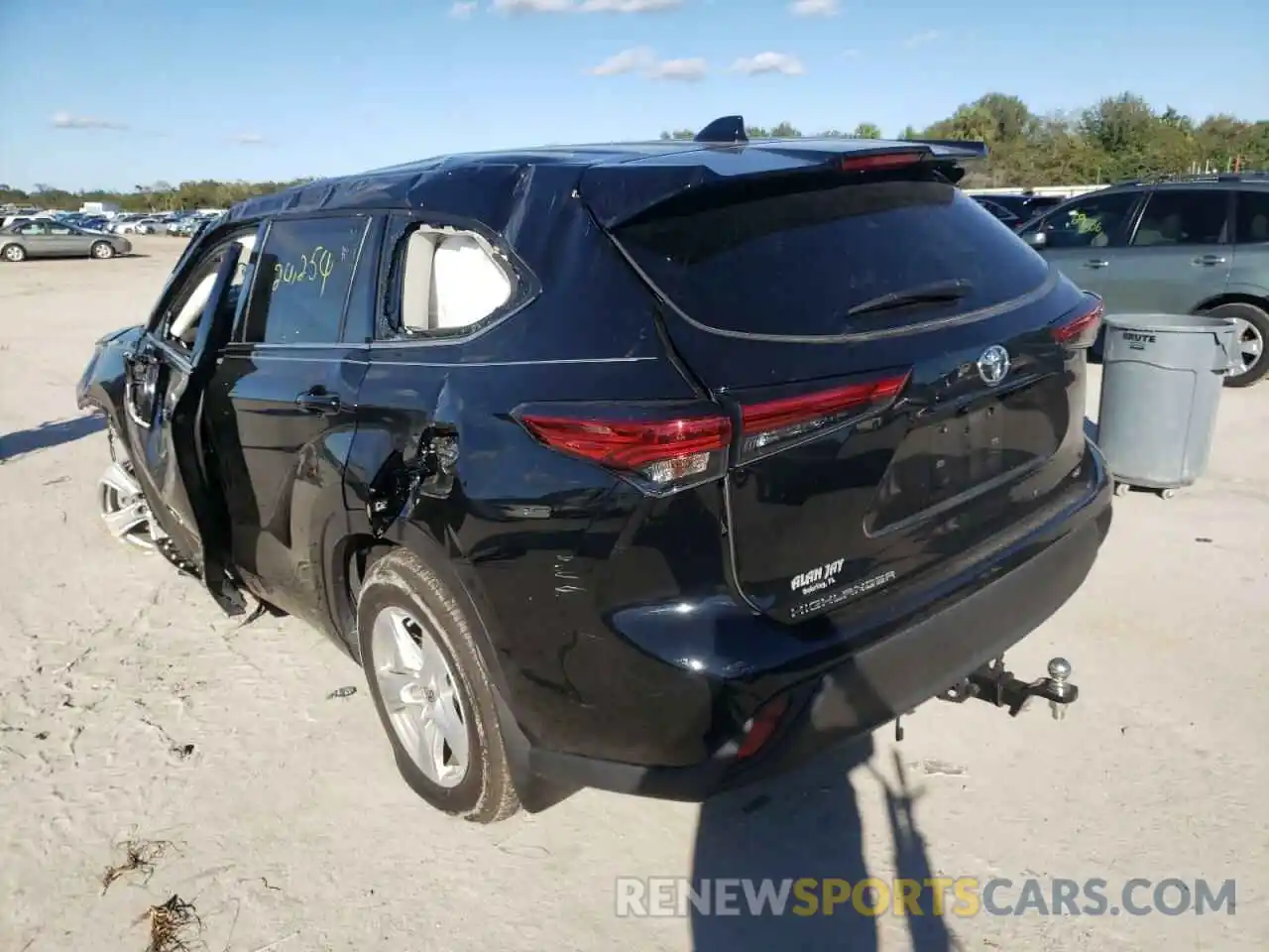 3 Photograph of a damaged car 5TDZZRAH0MS056013 TOYOTA HIGHLANDER 2021